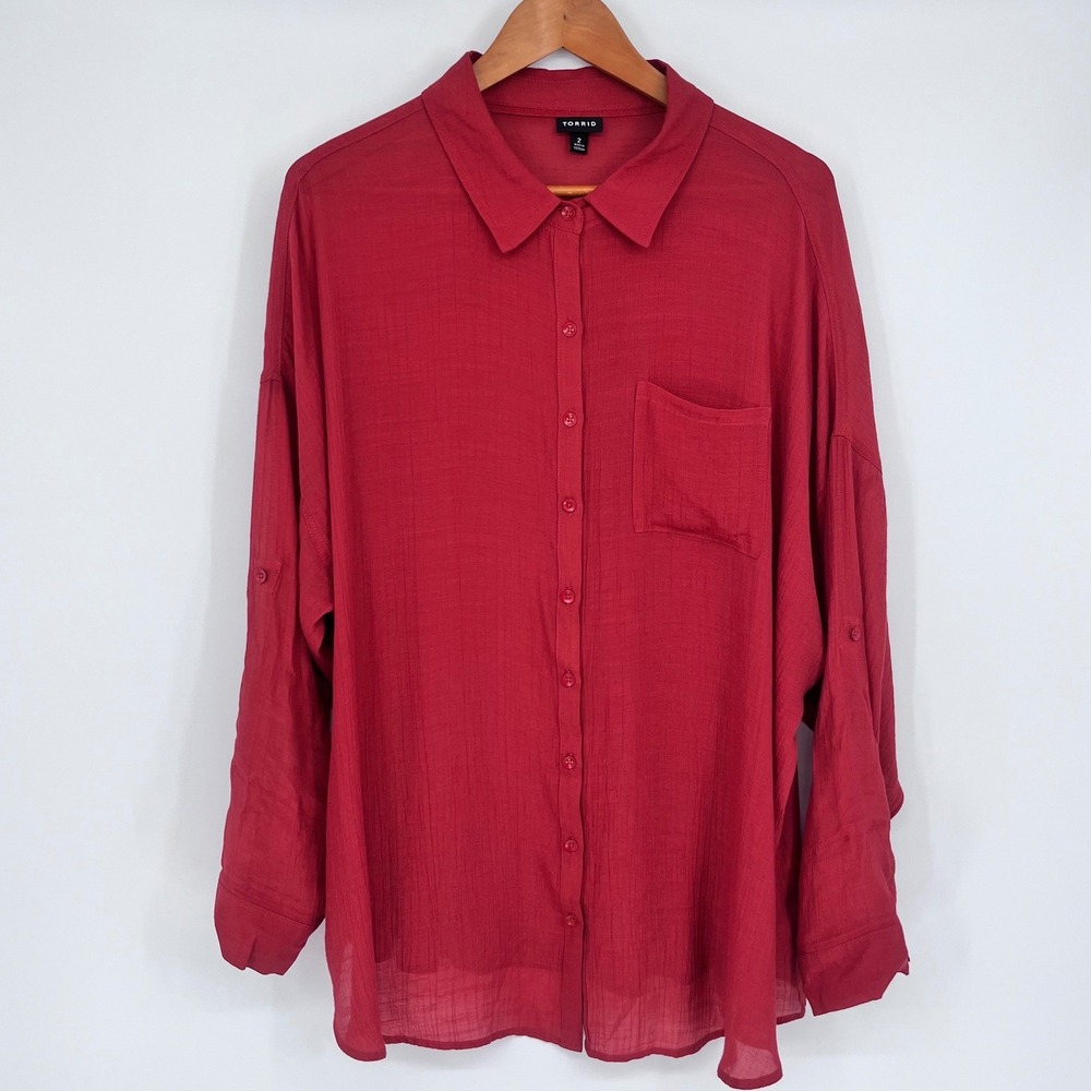 Torrid Button Up Blouse Women's 2 Red Textured Gauze Roll Tab Sleeve‎ Relaxed
